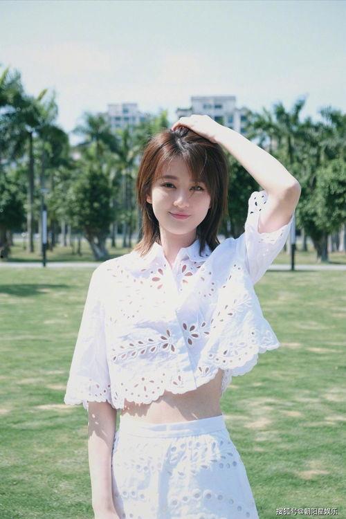 娱乐吃瓜李小花,娱乐圈的“吃瓜群众”如何成为焦点人物  第1张